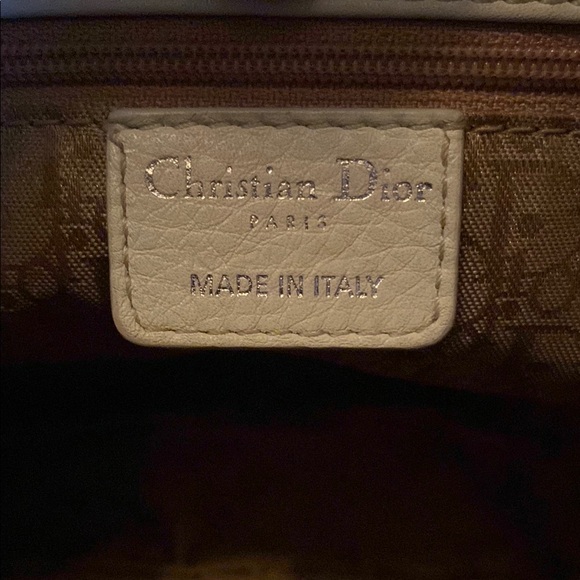 Christian Dior off White Ethnic Collection Leather shoulder Bag - Picture 15 of 17